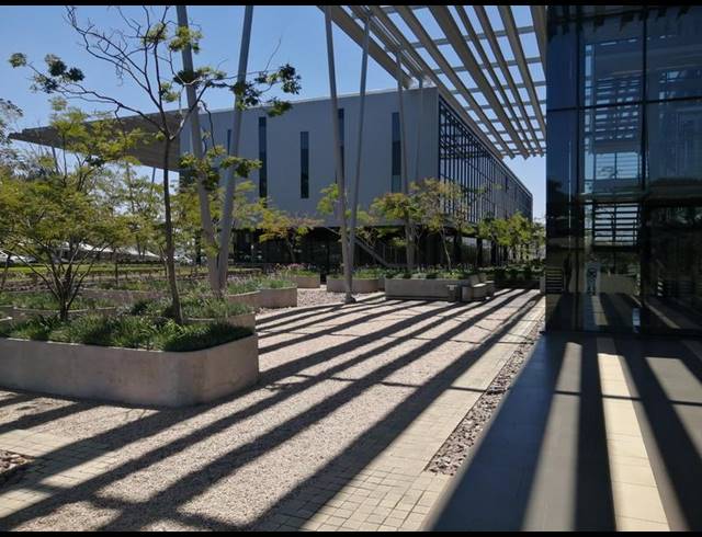 BUSINESS PROPERTY TO RENT IN WOODMEAD